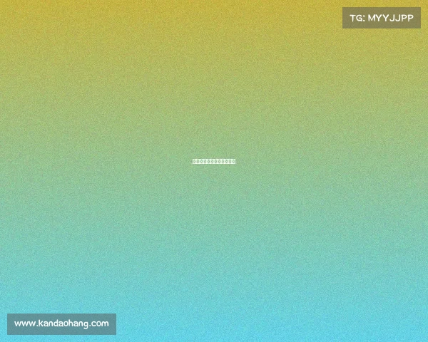 电子竞技主持人衣服掉下来